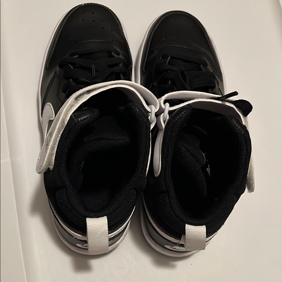 Nike Kids Black and White Shoes - Picture 2 of 7